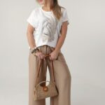 bluzka-damska-plus-size-z-nadrukiem-i-cyrkoniami-kremowa (6)