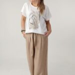 bluzka-damska-plus-size-z-nadrukiem-i-cyrkoniami-kremowa (7)