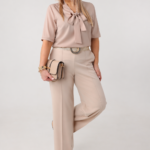 ciemnobezowa-elegancka-bluzka-plus-size-z-wiazaniem-na-dekolcie (4)
