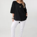 czarna-bluzka-z-wiskozy-plus-size-z-dluzszym-tylem (4)