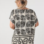 czarno-kremowa-bluzka-z-krótkim-rękawem-plus-size-we-wzory-44-50 (2)