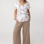 elegancka-bluzka-plus-size-we-wzory-bialo-bezowa (6)