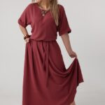 elegancka-sukienka-maxi-bordowa-z-paskiem-i-kieszeniami (3)