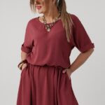 elegancka-sukienka-maxi-bordowa-z-paskiem-i-kieszeniami (4)