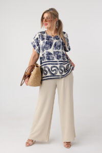 Granatowo-kremowa bluzka z krótkim rękawem plus size we wzory 44-50