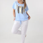 luzna-bluzka-damska-plus-size-z-nadrukiem-niebieska (1)