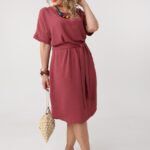 Luźna sukienka wiązana w talii bordowa