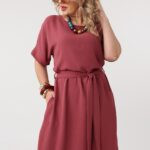 luzna-sukienka-wiazana-w-talii-bordowa (3)