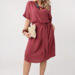 luzna-sukienka-wiazana-w-talii-bordowa (4)