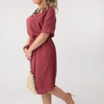 luzna-sukienka-wiazana-w-talii-bordowa (5)