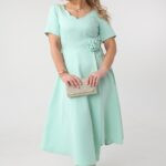 mietowa-sukienka-rozkloszowana-midi-plus-size-z-roza (5)