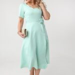 mietowa-sukienka-rozkloszowana-midi-plus-size-z-roza (6)