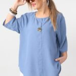 niebieska-bluzka-z-wiskozy-plus-size-z-dluzszym-tylem (3)