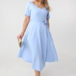 niebieska-sukienka-rozkloszowana-midi-plus-size-z-roza (6)