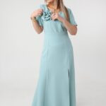 sukienka-maxi-plus-size-z-kwiatem-na-ramieniu-mietowa (3)
