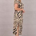 sukienka-z-rozcieciami-po-bokach-w-zebre (1)