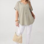 szara-bluzka-z-wiskozy-plus-size-z-dzetami (6)