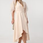 wieczorowa-sukienka-plus-size-z-tiulowym-rekawem-i-z-rozcieciem-bezowa (4)