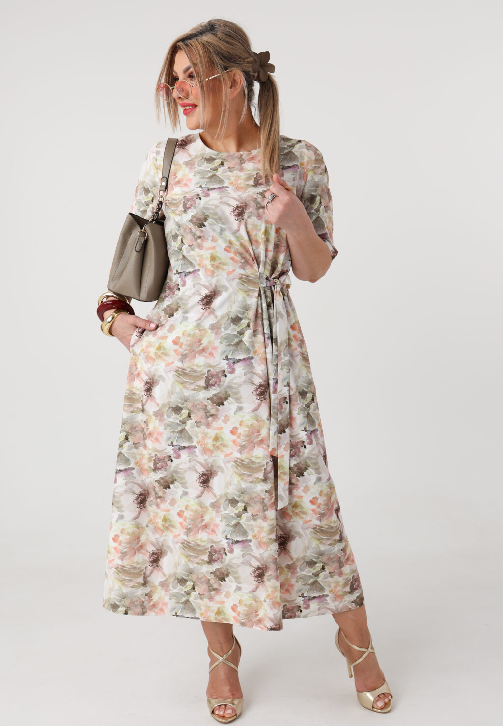 Sukienka koktajlowa plus size rozkloszowana