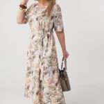 wzorzysta-sukienka-plus-size-wiazana-w-talii-bezowa (6)