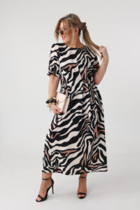 Sukienka koktajlowa plus size rozkloszowana