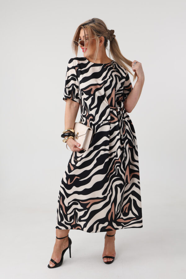 Sukienka koktajlowa plus size rozkloszowana