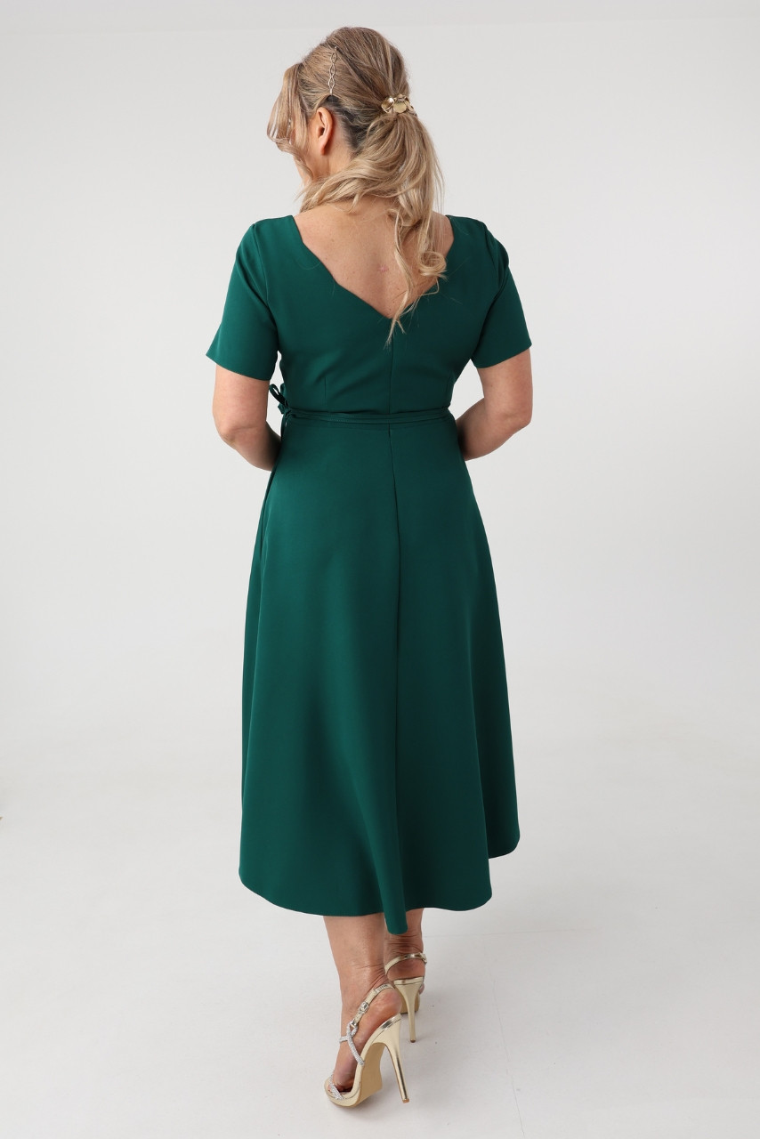 Zielona sukienka rozkloszowana midi plus size z różą 42-54 - obrazek 6