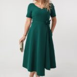 zielona-sukienka-rozkloszowana-midi-plus-size-z-roza (6)