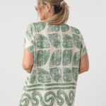 zielono-kremowa-bluzka-z-krótkim-rękawem-plus-size-we-wzory-44-50 (2)