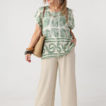 Zielono-kremowa bluzka z krótkim rękawem plus size we wzory 44-50