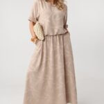 zwiewna-sukienka-z-gumka-w-pasie-plus-size-bezowa (1)