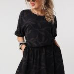zwiewna-sukienka-z-gumka-w-pasie-plus-size-czarna (3)