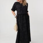 zwiewna-sukienka-z-gumka-w-pasie-plus-size-czarna (6)