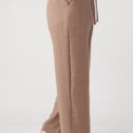 zwiewne-spodnie-damskie-duze-rozmiary-z-szerokimi-nogawkami-brazowe (3)