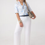 Bluzka-plus-size-elegancka-z-wiązaniem-na-dekolcie-we-wzory-niebiesko-biała 42-52 (1)
