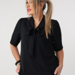 Czarna-elegancka-bluzka-plus-size-z-wiązaniem-na-dekolcie-44-54 (4)