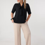 Czarna-elegancka-bluzka-plus-size-z-wiązaniem-na-dekolcie-44-54 (5)