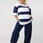 Granatowy komplet dresowy damski plus size spodnie i bluzka w paski (3)