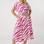 Letnia-sukienka-rozkloszowana-plus-size-z-ozdobnym-paskiem-różowo-biała-42-50 (2)