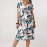 Luźna-sukienka-plus-size-z-broszką- w-roślinny-motyw (3)