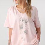 bawelniana-bluzka-z-dekoltem-v-plus-size-z-kwiatem-pudrowa (1)