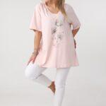 bawelniana-bluzka-z-dekoltem-v-plus-size-z-kwiatem-pudrowa (4)