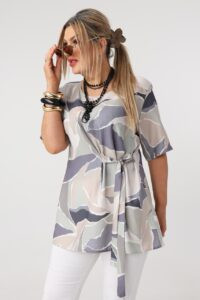 Elegancka bluzka plus size we wzory