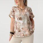 bluzka-z-dekoltem-v-plus-size-w-abstrakcyjny-wzor-bezowa (3)