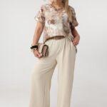 bluzka-z-dekoltem-v-plus-size-w-abstrakcyjny-wzor-bezowa (6)
