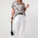 bluzka-z-dekoltem-v-plus-size-w-abstrakcyjny-wzor-popielata (4)