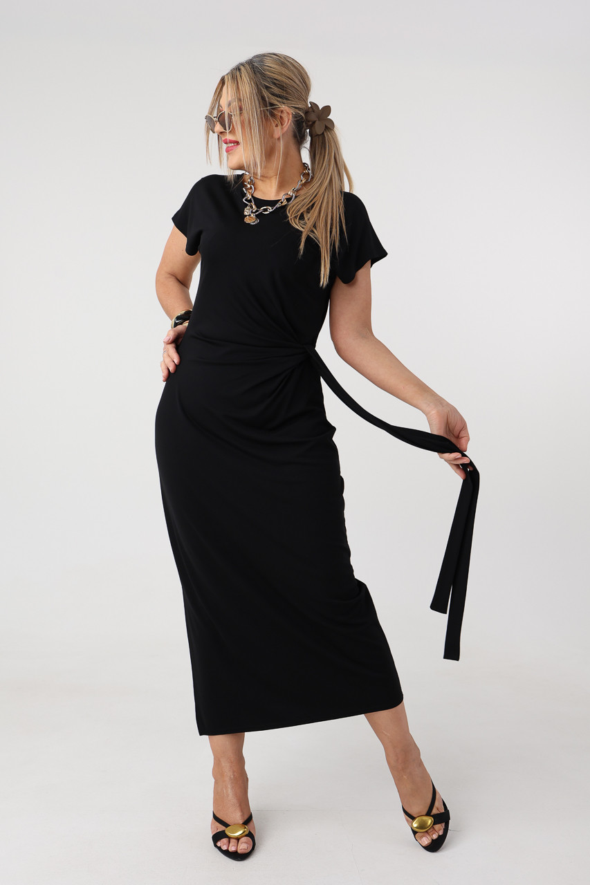 Czarna dopasowana sukienka plus size z marszczeniem 44-52
