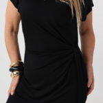 czarna-dopasowana-sukienka-plus-size-z-marszczeniem-44-52 (5)