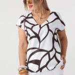 elegancka-bluzka-plus-size-we-wzory-bialo-brazowa (1)