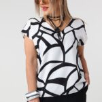 elegancka-bluzka-plus-size-we-wzory-czarno-biala (1)